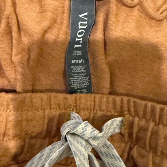 Vuori Joggers Size Small- EUC Heather Gray and Flax Heather - Picture 6 of 9